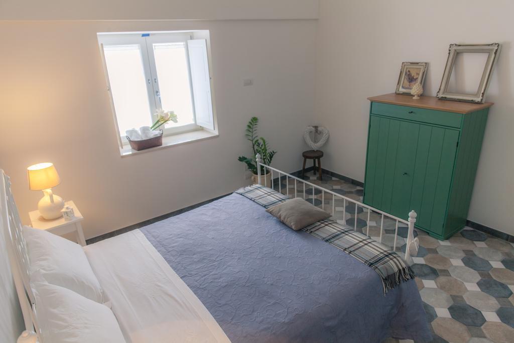 Marinella Suite Home Locorotondo Cameră foto